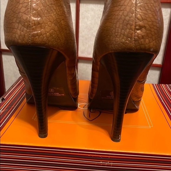 Delicious Brown Heeled Boots with Stiletto Heel - Picture 4 of 7